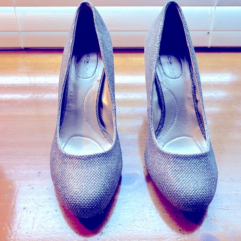 Bandolino silver pumps worn once on wedding day excellent condition size 8m